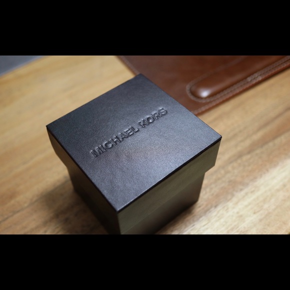 Michael Kors Leather Chronograph Watch NWT - Picture 7 of 8